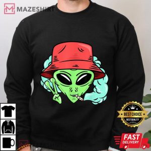 Marijuana Smoking Alien Just Chilling Weed Stoner 420 Men black sweatshirt
