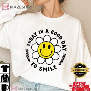 Today Is A Good Day To Smile Yellow Smiley Face Women 2 white sweatshirt