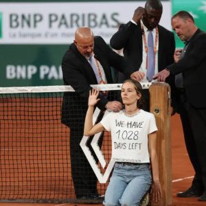 We have 1028 days left Derniererenovation.Fr Tshirt