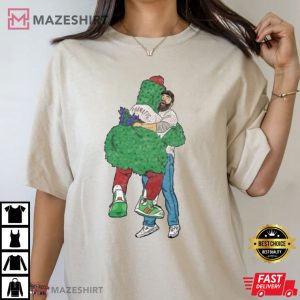 Jason Kelce And Philly Phanatic Hug Unisex T shirt 2