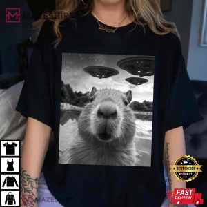 Capybara Selfie With UFO T Shirt (3)