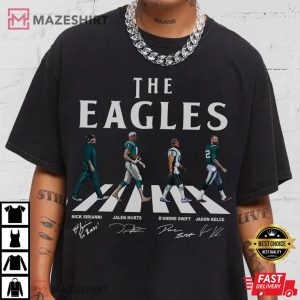 The Eagles Walking Abbey Road Philadelphia Signatures T Shirt (1)
