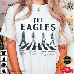 The Eagles Walking Abbey Road Philadelphia Signatures T Shirt (2)