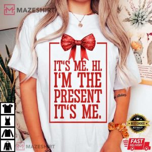 It's Me Hi I'm The Present Xmas Gift T Shirt (2)
