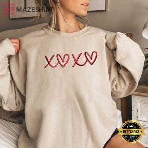 XOXO Valentine’s Day Embroidered Sweatshirt (1)