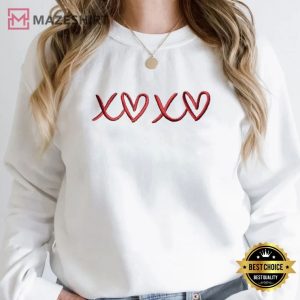 XOXO Valentine’s Day Embroidered Sweatshirt (2)