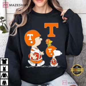 Tennessee Volunteers Football Charlie Brown And Snoopy Walking T Shirt (3)