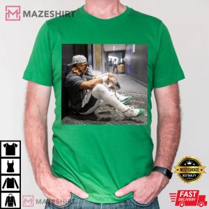 Jalen Hurts Eagles Super Bowl Champions Trophy Cigarette Sitting on Floor T Shirt (3) Mazeshirt