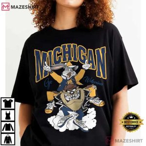 Michigan Wolverines Looney Tunes Football NCAA T Shirt (1)
