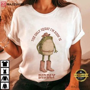 The Only Squat I'm Doin' Is Diddly Funny Cowboy Frog T Shirt (1)