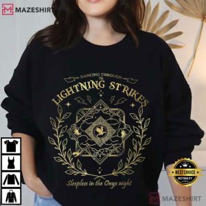 Onyx Storm Dancing Through The Lightning Strikes Fourth Wing T Shirt (4)