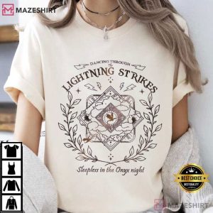 Onyx Storm Dancing Through The Lightning Strikes Fourth Wing T Shirt (2)