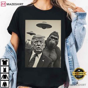 Trump Bigfoot Selfie With UFO Funny Anti Trump T Shirt (1)