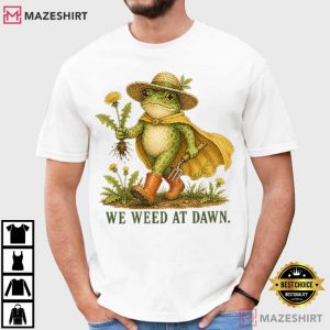 We Weed At Dawn Funny Garden Frog T Shirt (4)
