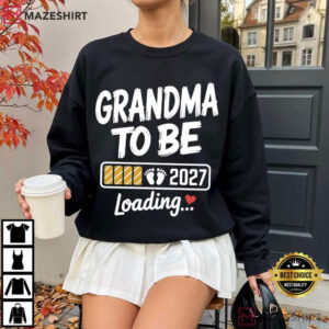 Grandma To Be 2027 Loading Pregnancy Announcement Family Reveal T Shirt (4)
