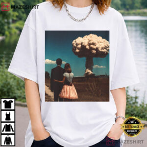 Couple Watching Nuclear Mushroom Cloud Retro T Shirt (4)