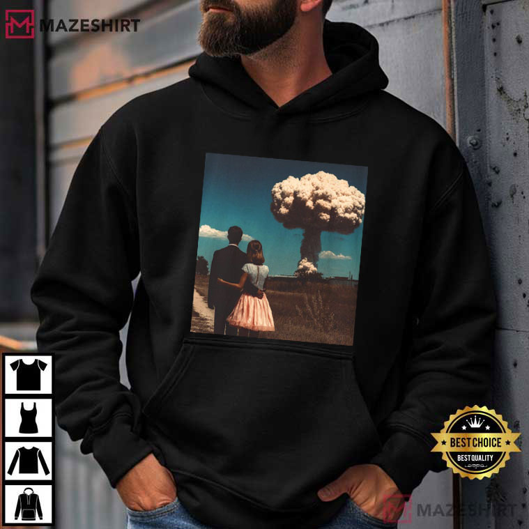 Couple Watching Nuclear Mushroom Cloud Retro T-Shirt Couple Watching Nuclear Mushroom Cloud Retro T-Shirt